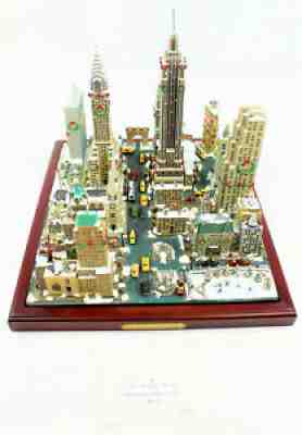 RARE DANBURY MINT CHRISTMAS IN NEW YORK CITYSCAPE DIOROMA FOAM PROTECTOR & BOX