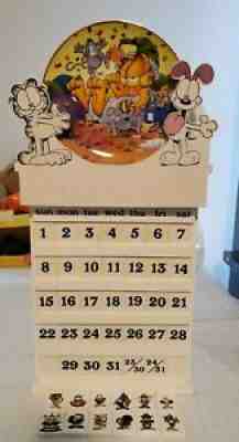 Danbury Mint 12 Month GARFIELD Calendar With Collector Plates 100% Complete Rare