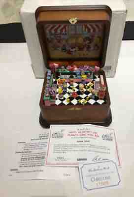 Happy Valentine ??s Day Peanuts Gang CHARLIE BROWN DANBURY MINT PEANUTS MUSIC BOX