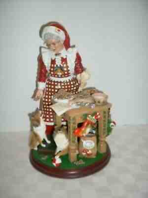 The Danbury Mint Mrs. Claus' Little Shelties Christmas Dog Figurine RARE 4556