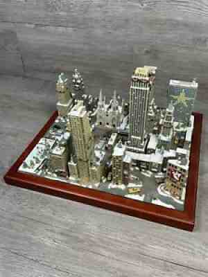 DANBURY MINT RARE CHRISTMAS IN NEW YORK CITY MINIATURE LANDSCAPE - Has Damage