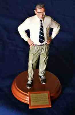 JOE PATERNO PENN STATE NITTANY LIONS Danbury Mint 8-3/4" Figurine (see images)