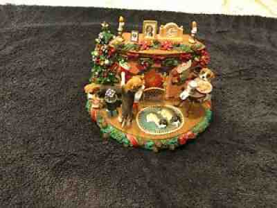 DANBURY MINT LIGHTED PIECE A COZY CHRISTMAS EVE WITH BEAGLES BY THE FIREPLACE