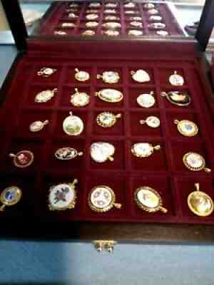 Danbury Mint 25 Pendants of the World's Great Porcelain Houses papers, bags ++
