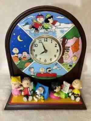 Peanuts Snoopy Charlie Brown "Four Seasons" Danbury Mint Ceramic Clock NICE!
