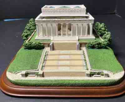 The Danbury Mint "The Lincoln Memorial ? ¼Sculpture ¼ w Styrofoam ¼ Box