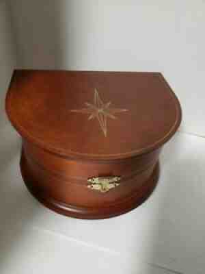 The Danbury Mint Collectible The Nativity Music Box. Plays Silent Night