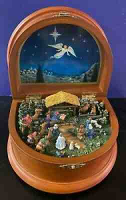 Danbury Mint "The Nativity" Wooden Music Box Playing Silent Night Box, exl. cond