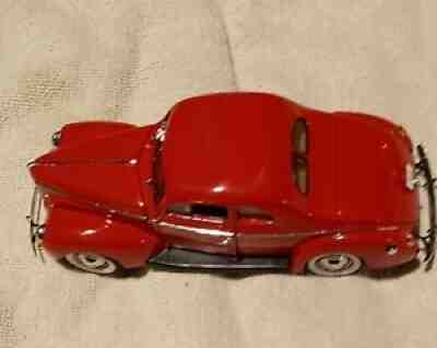Danbury Mint 1940 Ford Deluxe Coupe Red 1:24 Scale Original box and packaging