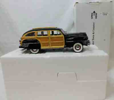 1319/218 Danbury Mint 1:24 Chrysler Town & Country Station Wagon 1942 Danbury