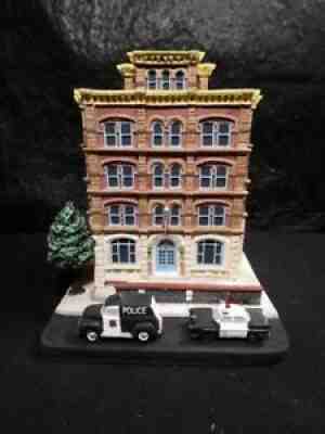 Danbury Mint " NYC 19th Precinct " Very Detailed Statue With COA