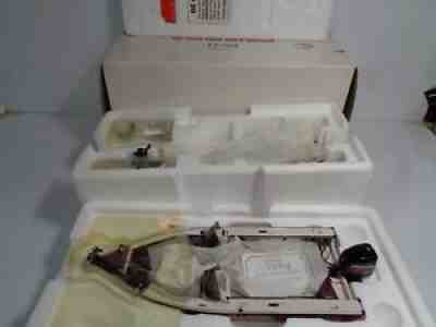 DANBURY MINT VERY RARE THE 2000 LUND PRO-V MAGNUM BOAT COMPLETE W/ACC. NIB SHARP