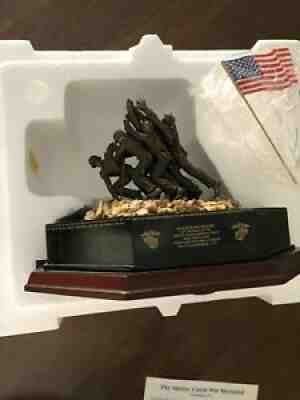 Danbury Mint "Marine Corp War Memorial" (Iwo Jima) Landmark Sculpture In Box