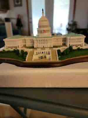 Danbury Mint U.S. Capitol Building Sculpture Washington DC NIB