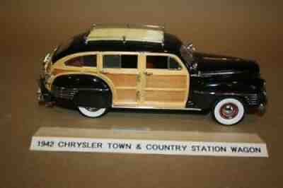 Danbury Mint 1:24 1942 Chrysler Town & Country Station Wagon