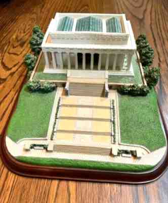 Danbury Mint- The Lincoln Memorial Replica Miniature 8 x10 With Removable Roof