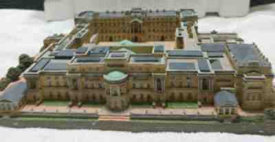 The Danbury Mint Castles of the British Monarchy Buckingham Palace