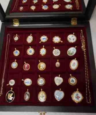 PORCELAIN PENDANT 25 Pendants Of The World's Great Porcelain Houses Danbury Mint