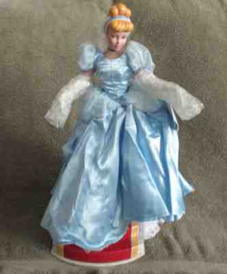 Danbury Mint Disney Cinderella Doll With Fiber Optic Dress & Glass Slippers