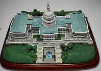 The Danbury Mint " The US Capitol " Sculpture USA America - Mint Condition
