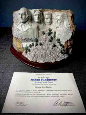 Danbury Mint â??Mount Rushmoreâ? with COA