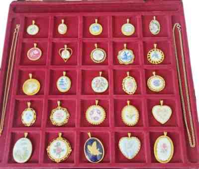 25 Pendants Of The World's Great Porcelain Houses Danbury Mint W/ Case Bags COA