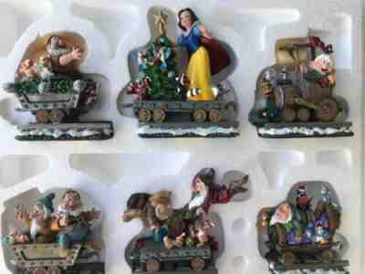 Danbury Mint Disney Snow White and the Seven Dwarf Christmas Train New