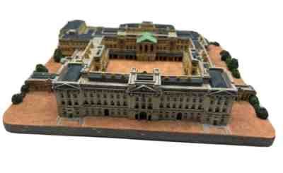 Danbury Mint Buckingham Palace Queen British Monarchy Replica Model Vintage 90s