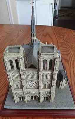 Rare Danbury Mint Notre Dame Historic Cathedral Highly Detailed EXCELLENT!