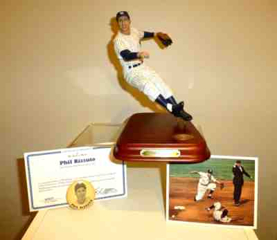 PHIL RIZZUTO 2004 Danbury Mint Figurine w/box, cert, button and postcard MINT