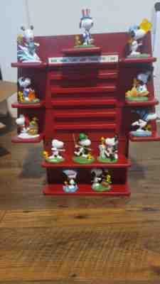 Peanuts Snoopy Red Doghouse Danbury Mint Perpetual Calendar Figurine Display
