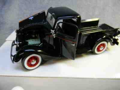 1/24 SCALE DANBURY MINT 1935 FORD PICKUP DEARBORN BLUE/BLACK DIECAST CAR W/BOX