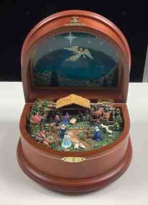 NIB Danbury Mint Wood The Nativity Music Box Wind-Up Plays Silent Night