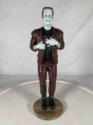 THE MUNSTERS HERMAN MUNSTERS 1997 DANBURY MINT 8 1/2" STATUE