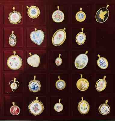 Vintage Danbury Mint 25 Pendants of The Worlds Greatest Porcelain Houses w/ Case
