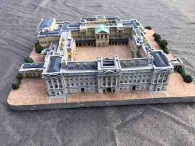 Danbury Mint - Buckingham Palace - Castles of the British Monarchy