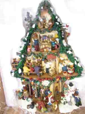 The Boyd's Bears Ski Lodge - Danbury Mint - in original Box - MINT