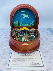 New Danbury Mint Wooden The Nativity Music Box Wind-Up Plays Silent Night