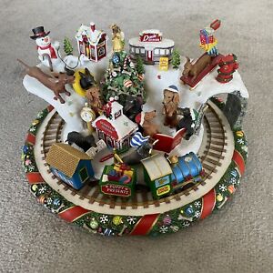 DACHSHUND CHRISTMAS WONDERLAND LIGHT-UP DISPLAY WITH TRAIN Danbury Mint