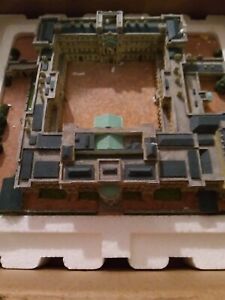 DANBURY MINT BUCKINGHAM PALACE CASTLES OF THE BRITISH MONARCHY STATUE NEW!!