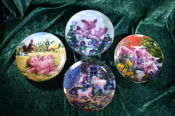 Complete Set of 8 Pigs in Bloom Danbury Mint Joan Wright Porcelain Plates w/COA