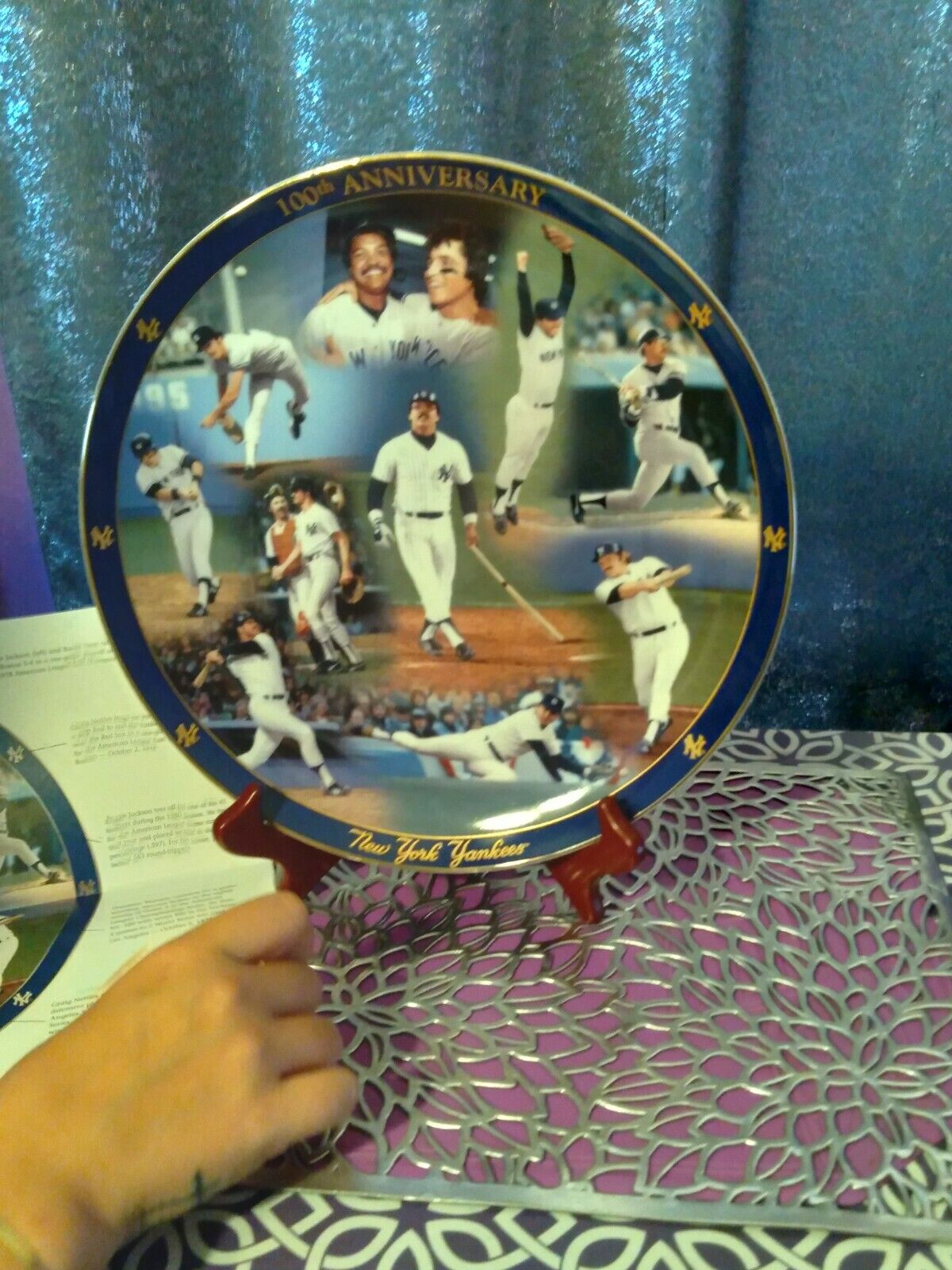 NY YANKESS DANBURY MINT 100TH ANNIVERSARY  PLATE 12"1971-1980 WITH STAND
