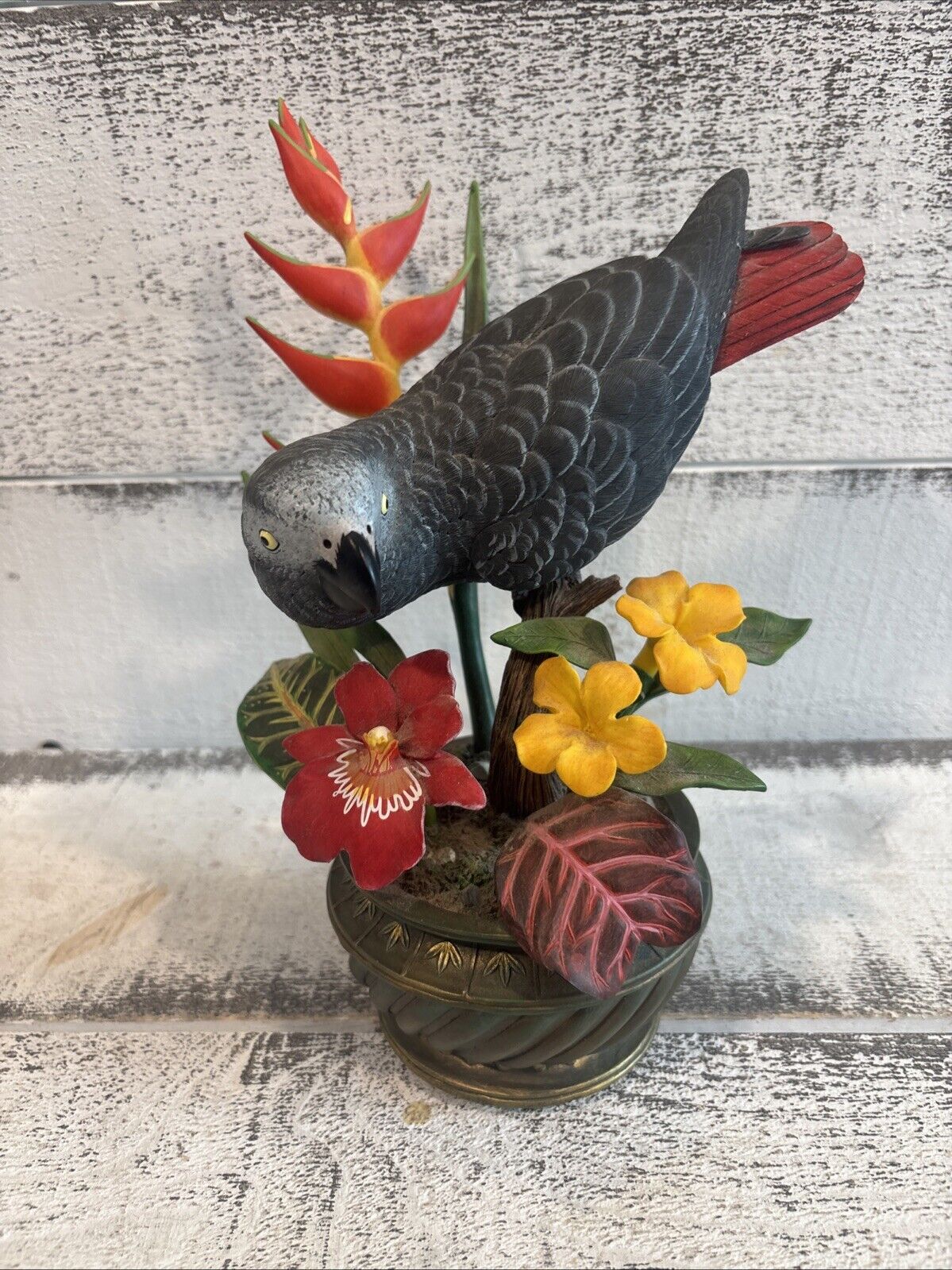 Gabby By Bob Guge - Danbury Mint Figurine Congo African Grey Parrot RARE 9" x 6"