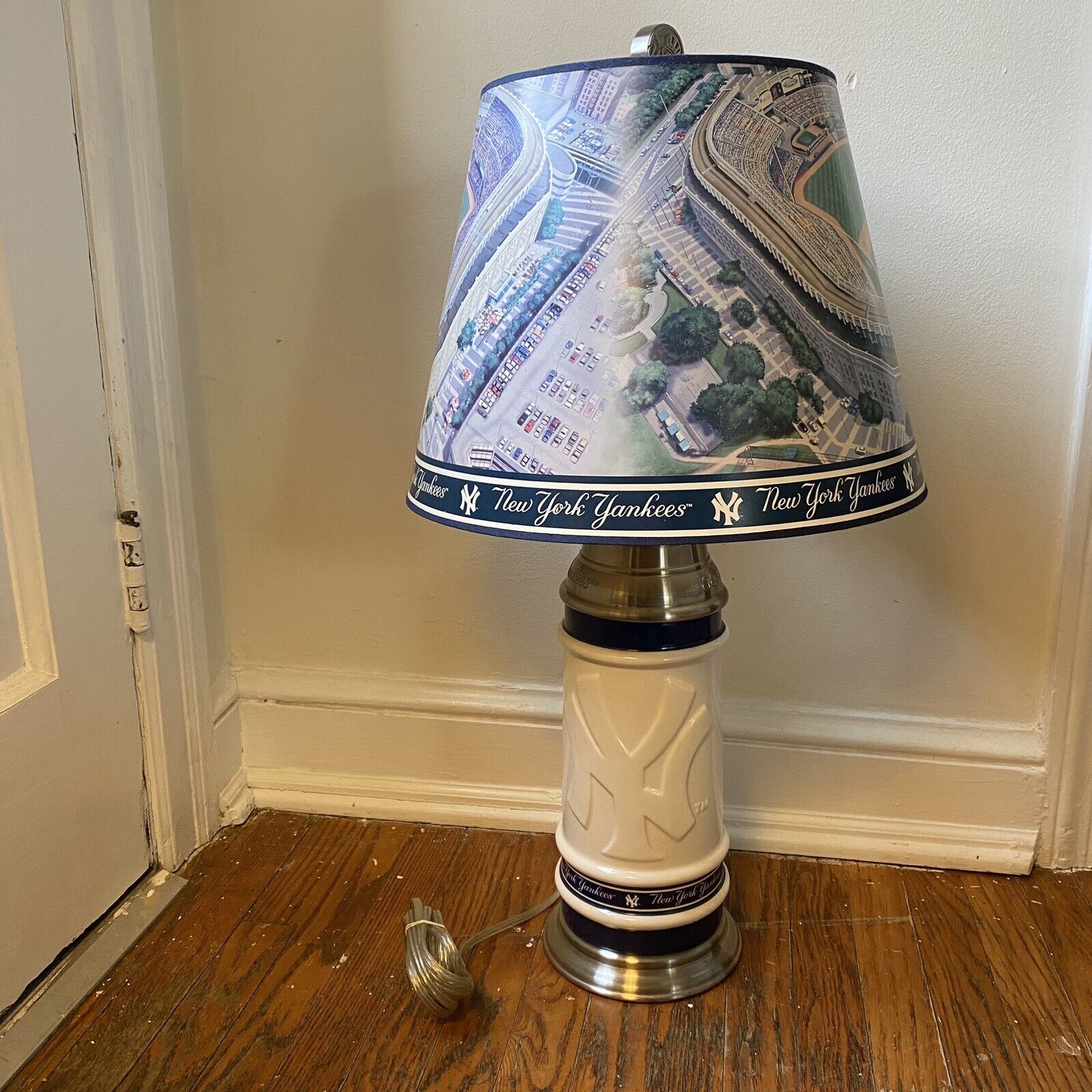 SUPER RARE Danbury Mint New York Yankees Table Lamp w/ Shade MLB Baseball 28.5”