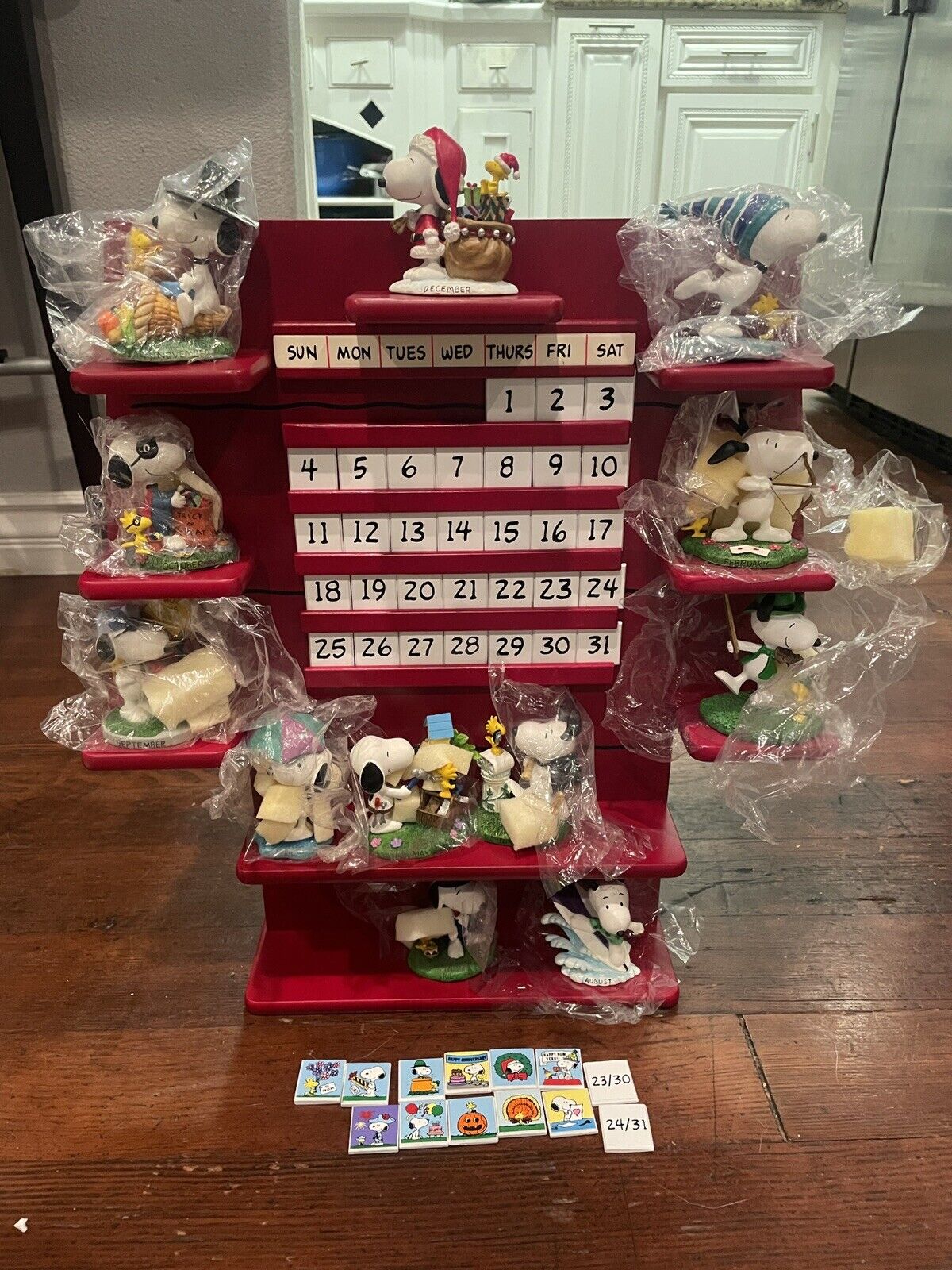 Snoopy Perpetual Calendar Red Doghouse AllFigures Tiles & Paperwork Danbury Mint