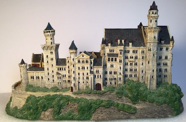 Enchanted Castles Of Europe Neuschwanstein Castle Sculpture 1993 Danbury Mint