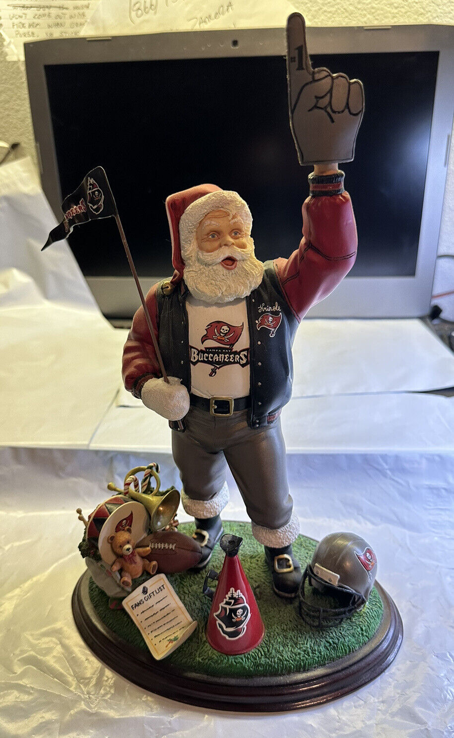The Danbury Mint Santa Mrs Claus And Elves Tampa Bay Buccaneers 2000/2001