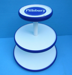 Danbury Mint Pillsbury Doughboy Holiday Cupcake Stand RSVD 4 gordon24-us2013