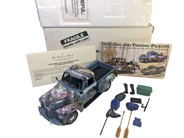 DANBURY MINT 1953 CHEVROLET THE BASS FISHERMAN'S PICKUP CLEAN PREOWNED 1:24