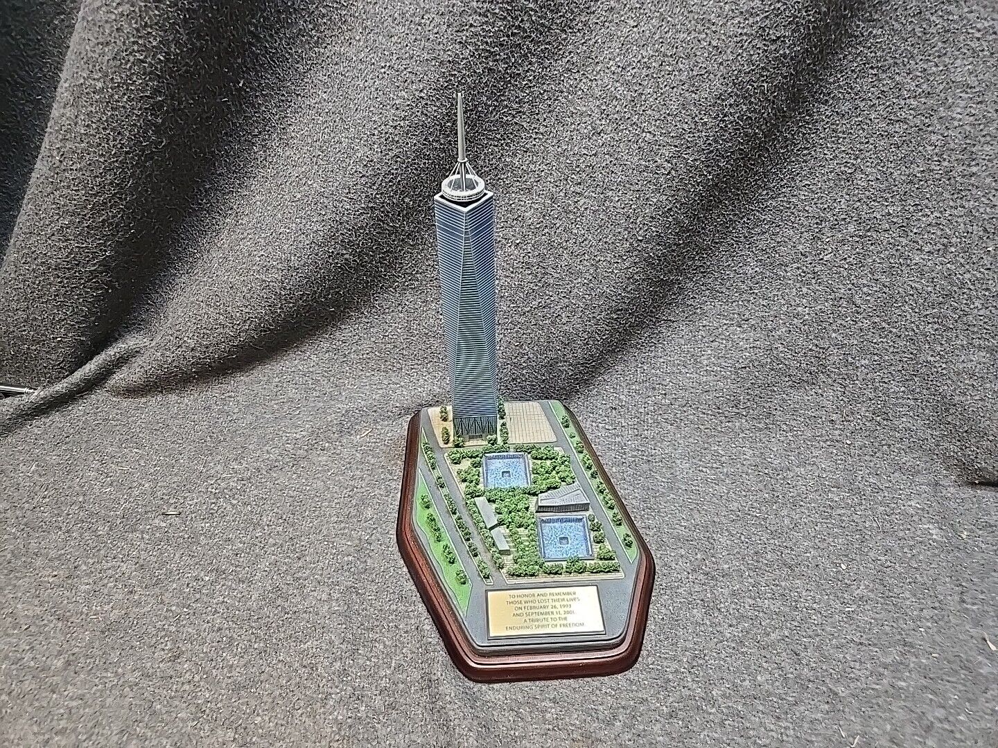 The Danbury Mint ONE WORLD TRADE CENTER Commemorative Sculpture. Very RARE!